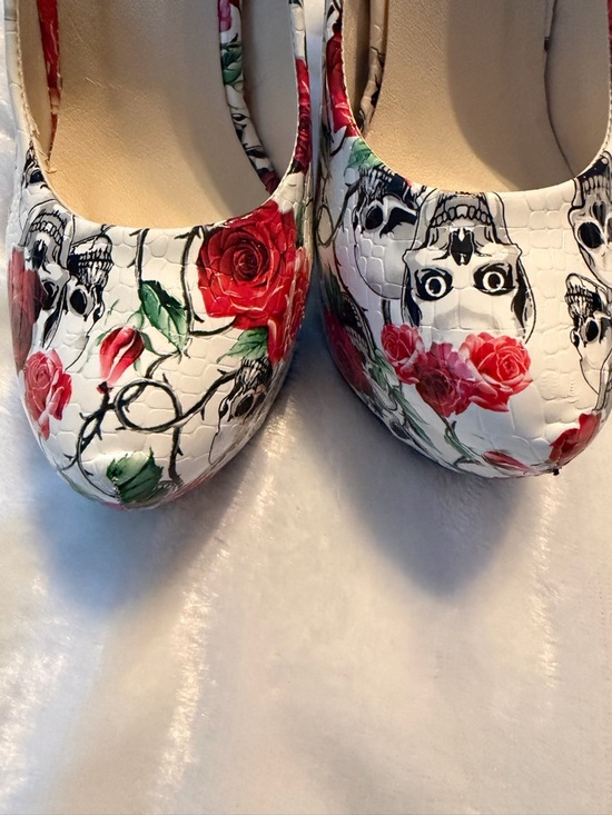 Women’s Show Story Skull & Red Rose High Heel Pump - Picture 5 of 11